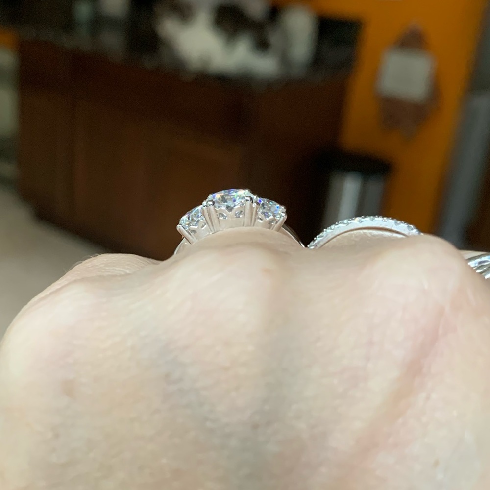 #204 “Live show listing” Stunning 2 TCW 3 stone brilliant white Moissanite - Picture 3 of 8